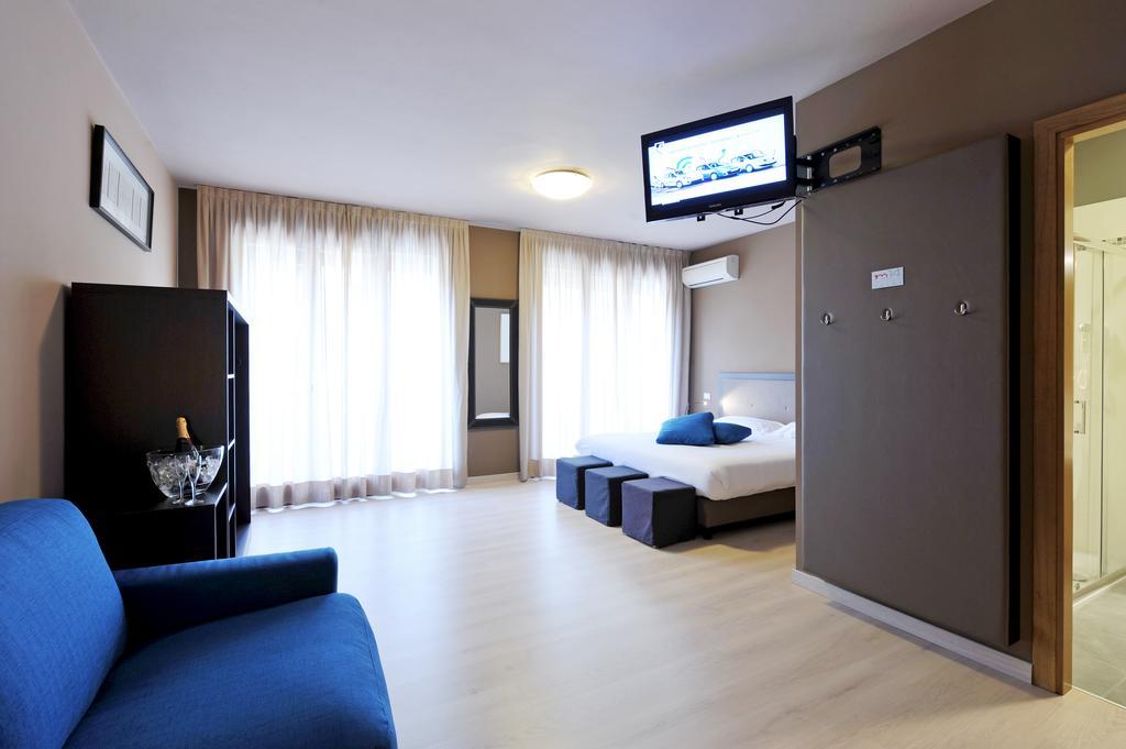 M14 & Hotel Padua